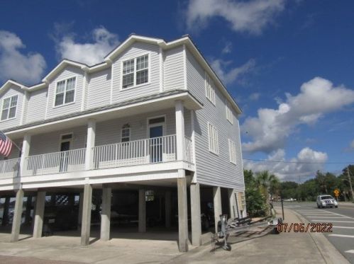 401 St James Ave, Carrabelle, FL 32322-3508