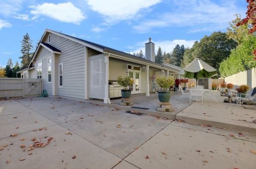 125 Scotia Pne Cir, Grass Valley CA  95945-5418 exterior