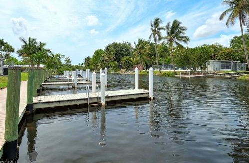 23 Derhenson Dr, Naples FL  34114-8202 exterior