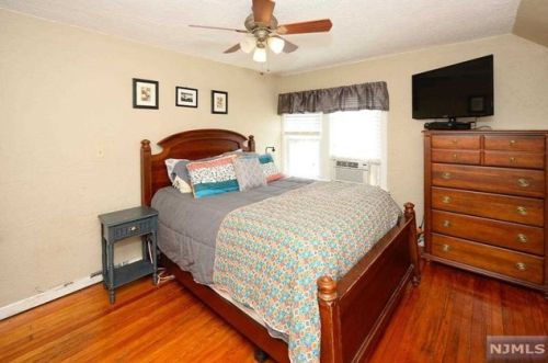 448 James St, N Milford NJ  07646-1022 exterior