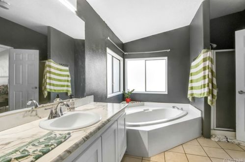 31921 Emerald Ln, Santa Clarita CA  91384-3102 exterior