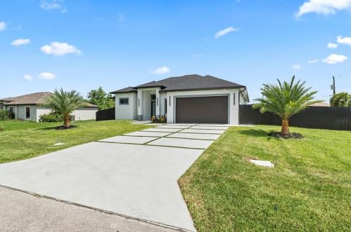 833 16th Ter, Cape Coral, FL 33909-8940