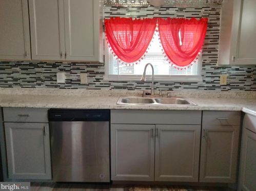 4 Oak Dr, Erial NJ  08081-1808 exterior