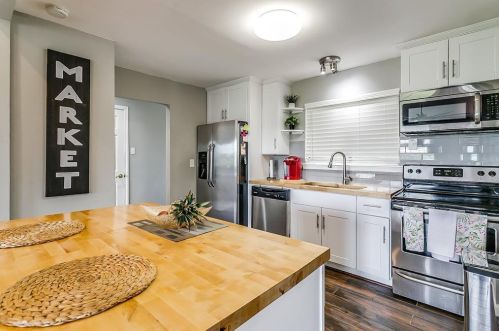 746 Haven Ln, Fort Worth, TX 76112-1541