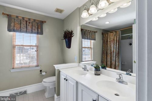 1583 Candace Ln, Yardley PA 19067-4484 exterior