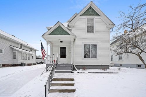 823 10th St, Manitowoc WI  54220-3304 exterior