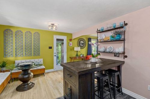 8 Elm Ln, Leetsdale, PA 15056-1209