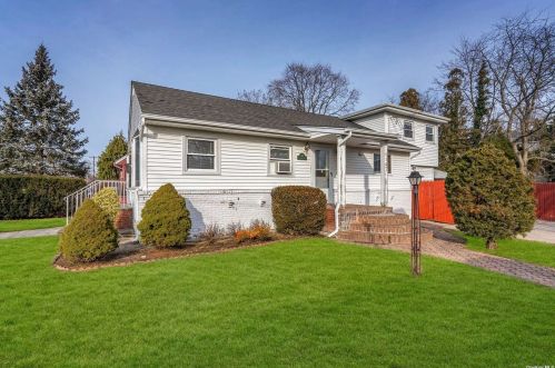 1147 Bellmore Rd, North Bellmore NY  11710-3701 exterior
