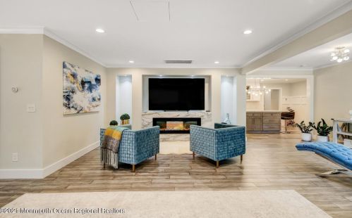 4 Windsor Ct, Jackson Twp NJ  08527-1214 exterior