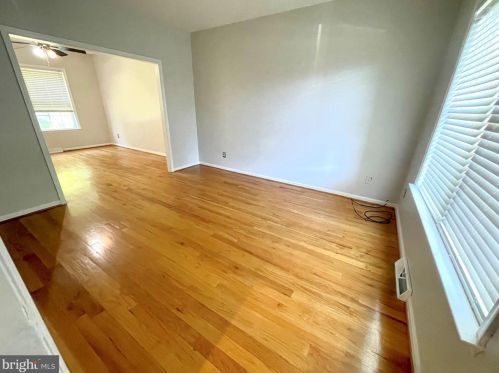 32 Pin Oak Dr, Dover DE  19904-2373 exterior