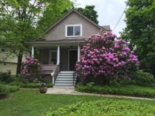 10 Laurel St, Danbury, CT 06810-5321