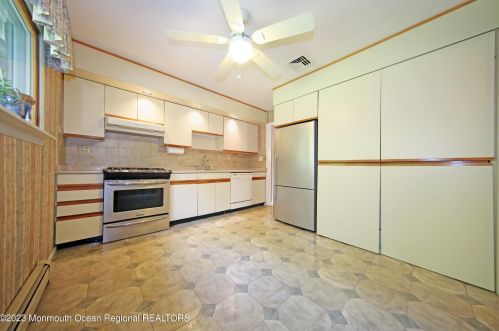 93 Poricy Ln, Tinton Falls NJ  07701-5312 exterior