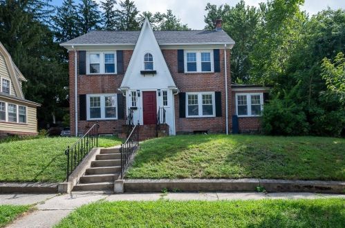 22 Longfellow Rd, Worcester, MA 01602-2716