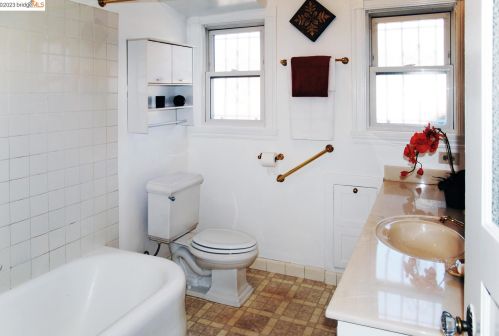 16497 Kent Ave, San Lorenzo CA  94580-1230 exterior