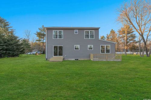 594 Canal Rd, Mount Sinai NY  11766-3307 exterior