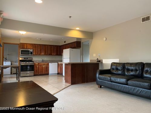 31 Miller Rd, Lakewood NJ  08701-2919 exterior