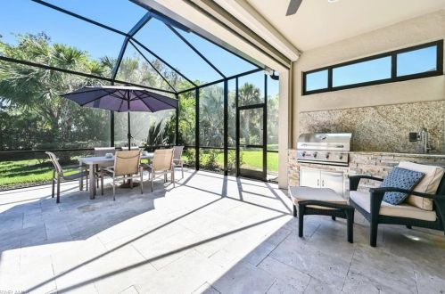 16157 Camden Lakes Cir, Naples FL  34110-2880 exterior