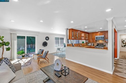 11655 Betlen Dr, Pleasanton CA  94568-2715 exterior