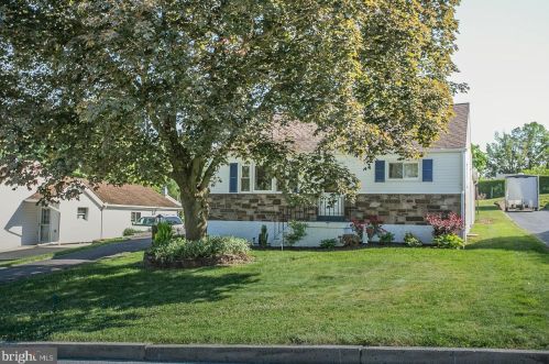 808 Maple Ave, Limerick PA  19468-2987 exterior