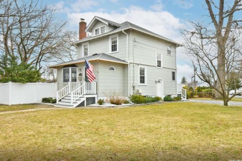 1980 Seaford Ave, North Wantagh, NY 11793-4049