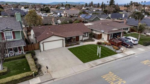 2000 Cerra Vista Dr, Hollister, CA 95023-6220