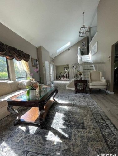 15 Ramblewood Rd, Shoreham NY  11786-2302 exterior