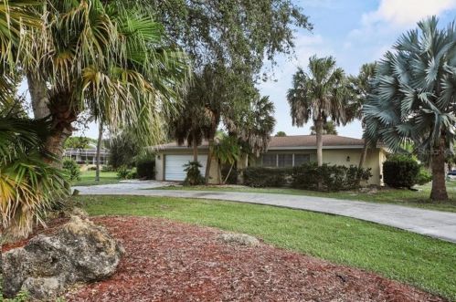 500 Green Dolphin Dr, Placida, FL 33946-2231