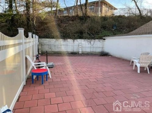 539 Park Dr, Perth Amboy, NJ 08861-1917