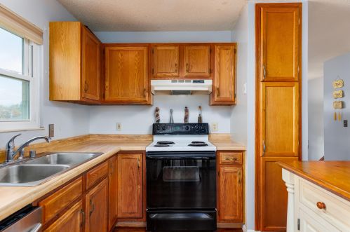 42 Meadow Wood Dr, Florence KY  41042-9323 exterior