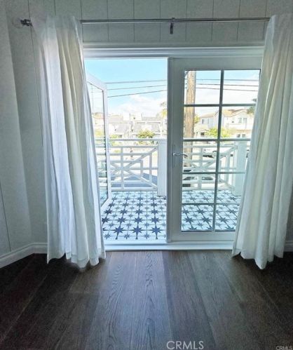 208 Indianapolis Ave, Huntington Beach CA 92646-5011 exterior