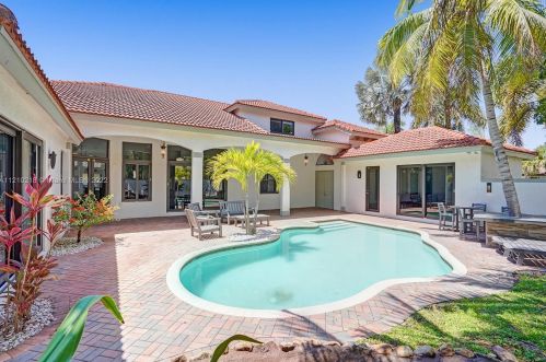 3821 185th Ave, Hollywood FL  33029-2712 exterior