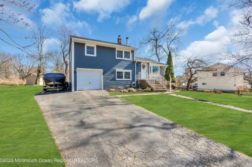 5 Maida Ct, Tinton Falls, NJ 07701-6205