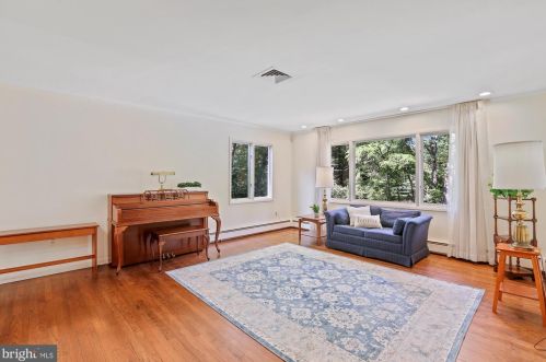 568 Countess Dr, Yardley PA 19067-4616 exterior