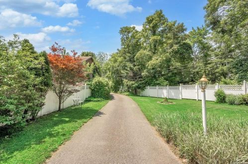 47 Malcolm St, Crotonville NY  10562-3241 exterior