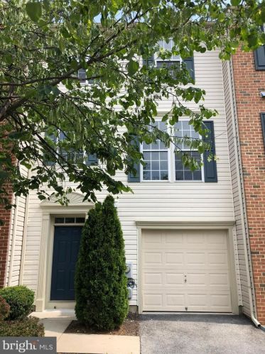 30 Streamside Pl, Falling Waters, WV 25419-4358