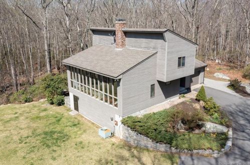 5 Bramble Bush Dr, Niantic CT  06357-1802 exterior