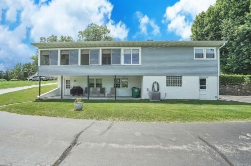 257 Osborne Hill Rd, Fishkill NY  12524-2510 exterior