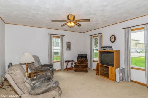 322 Hubbard St, Horicon, WI 53032-1131