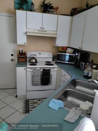 2011 103rd Ter, Hollywood FL  33025-1790 exterior