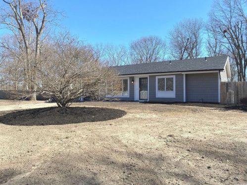 8 Jewel Dr, Holtsville NY  11742-1020 exterior