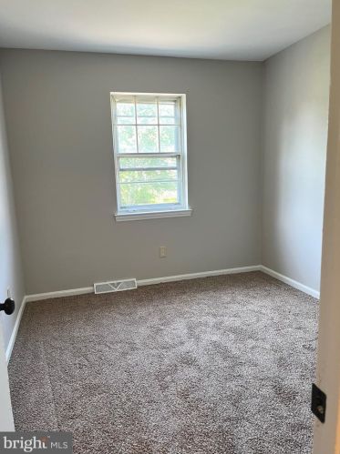 18 Frst Crk Dr, Dover DE 19904-6516 exterior