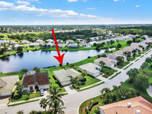 307 Lake Forest Way, Fort Pierce, FL 34986-2072