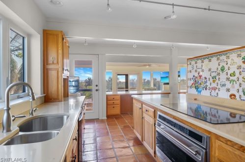 1320 Seaspray Ln, Sanibel FL  33957-2619 exterior