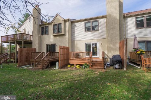 296 Stone Rdg Dr, Norristown PA  19403-5222 exterior