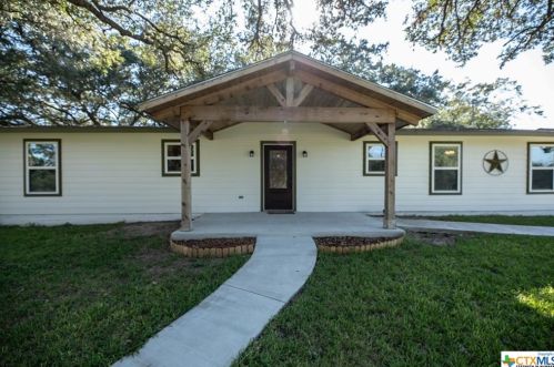 606 Oak Forest Rd, Goliad, TX 77963-3625