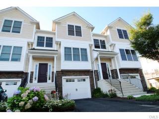 1105 Woodland Hills Dr, Bridgeport, CT 06611-6365