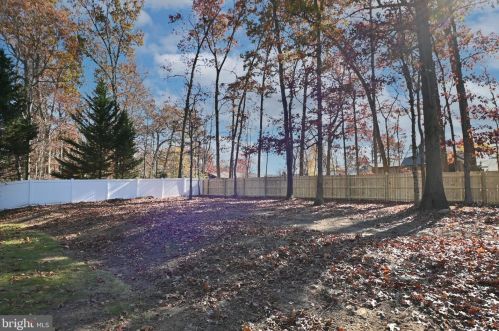 6153 Roxbury Ave, Springfield VA  22152-1625 exterior