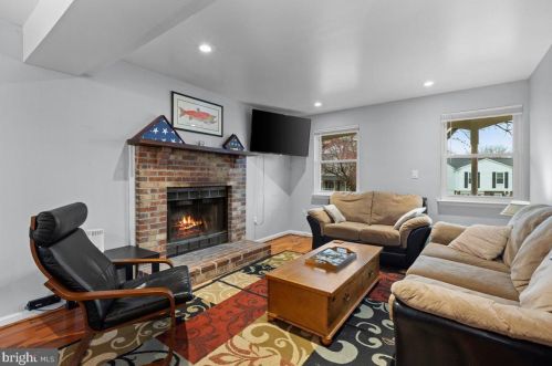 5593 Neddleton Ave, Woodbridge VA  22193-4156 exterior
