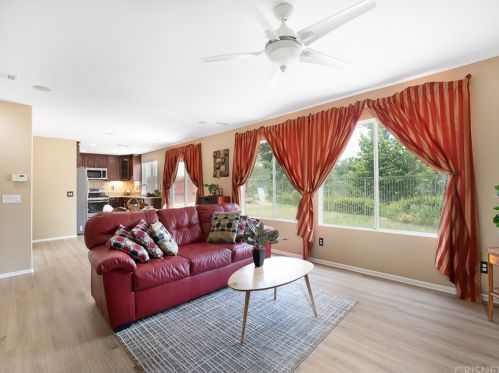 23810 Oak View Ln, Santa Clarita CA  91321-4661 exterior