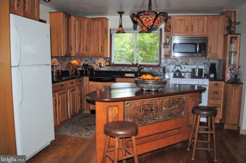 8201 Frst Hl Dr, Melrose Park PA  19027-1520 exterior